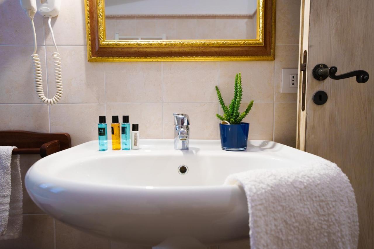 Quattro Torri B&B ซานตาเทเรซา ดี รีวา ภายนอก รูปภาพ