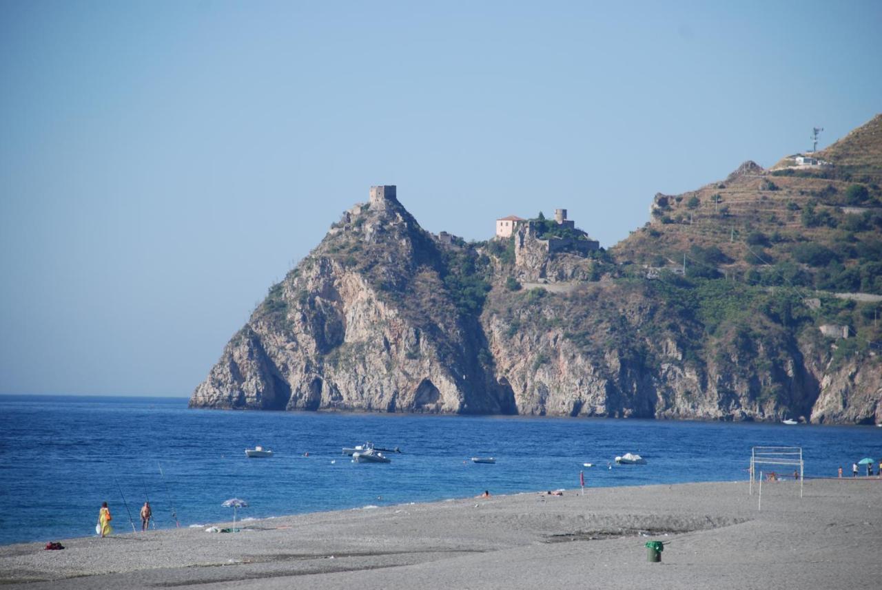 Quattro Torri B&B ซานตาเทเรซา ดี รีวา ภายนอก รูปภาพ