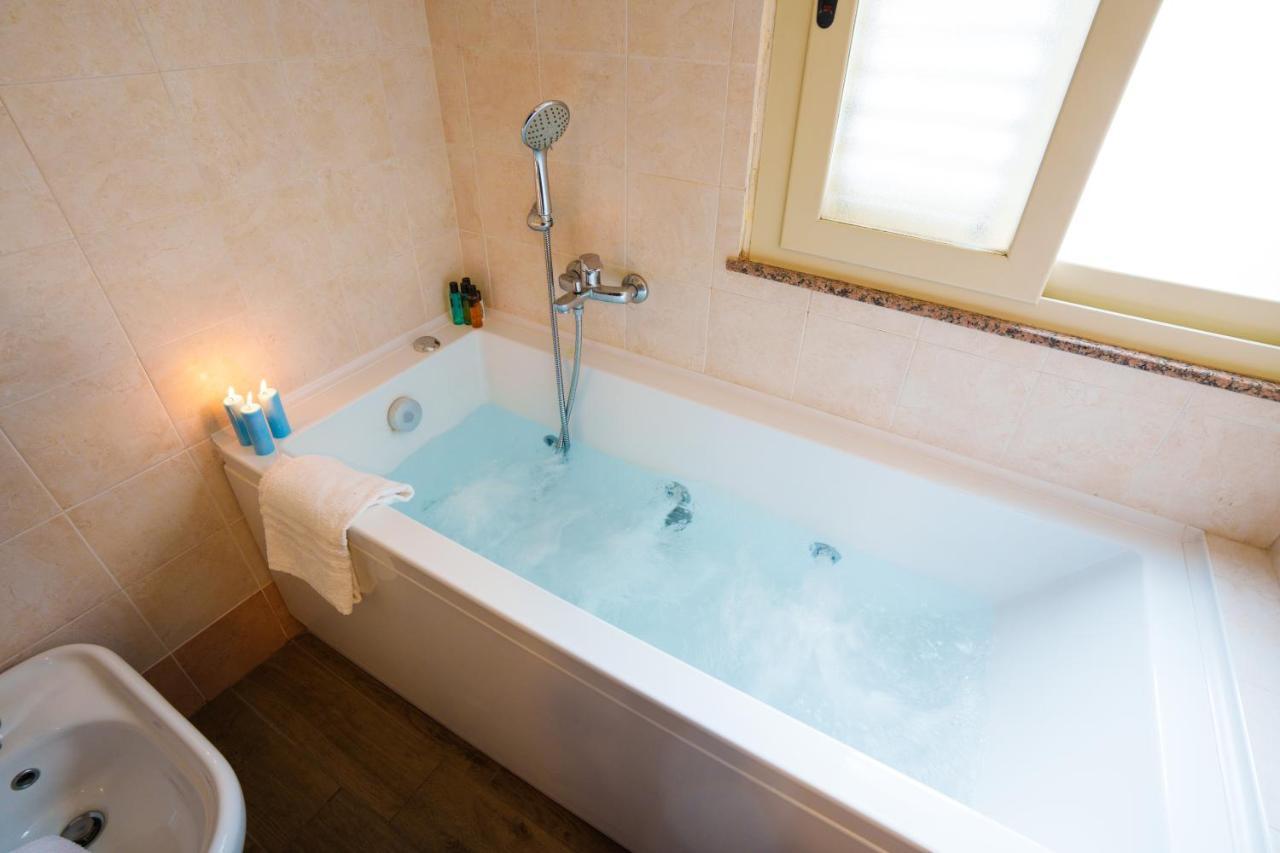 Quattro Torri B&B ซานตาเทเรซา ดี รีวา ภายนอก รูปภาพ