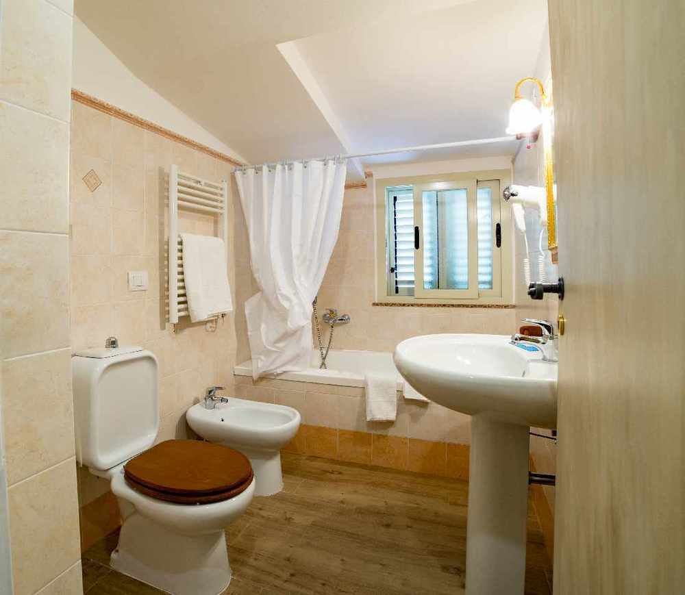 Quattro Torri B&B ซานตาเทเรซา ดี รีวา ภายนอก รูปภาพ